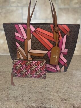 Michael Kors Sinclair Large EW Grab Tote 3D Logo Brown/Red/Pink & Wallet Set